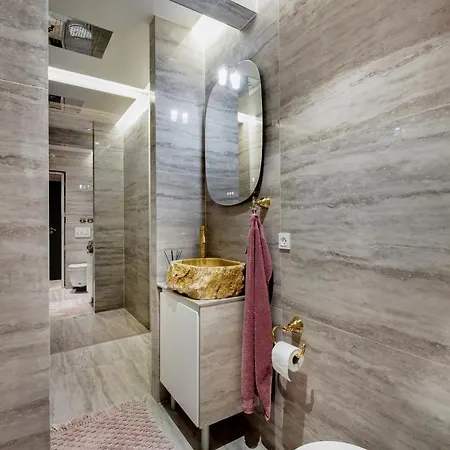 Apartman Extravagant 2 Bedroom On The 5th Coolest Street In The World *