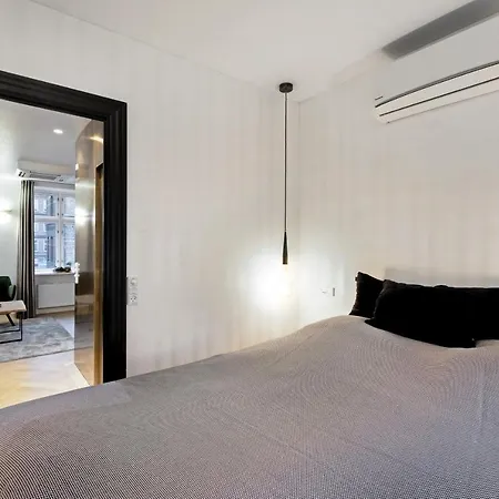 Extravagant 2 Bedroom On The 5th Coolest Street In The World *
